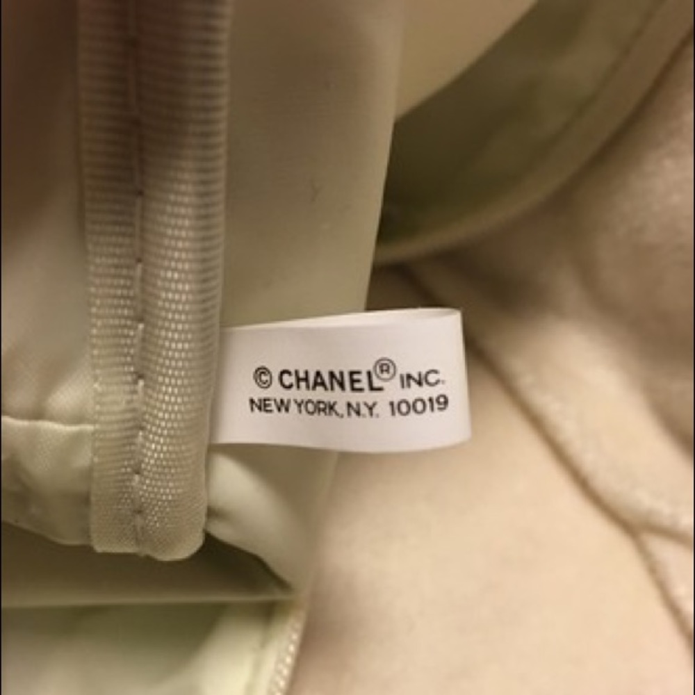 Chanel parfums nylon satin zippered bag ivory w/black RARE Vintage - Picture 6 of 6